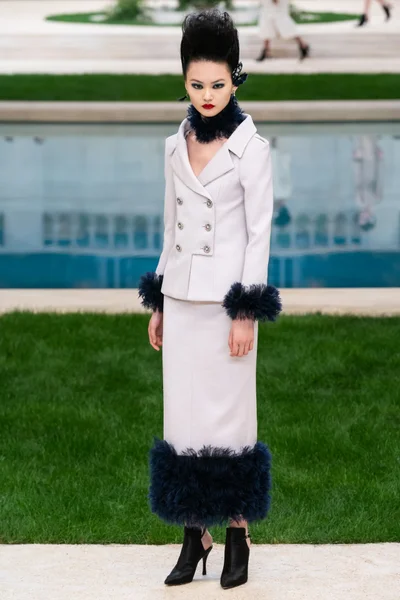 Look 10